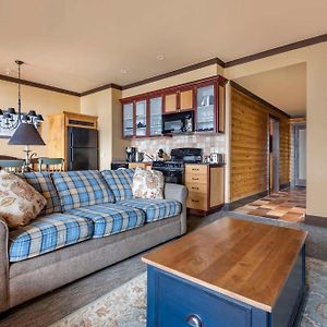 1 Bedroom 1 King Suite Upstairs